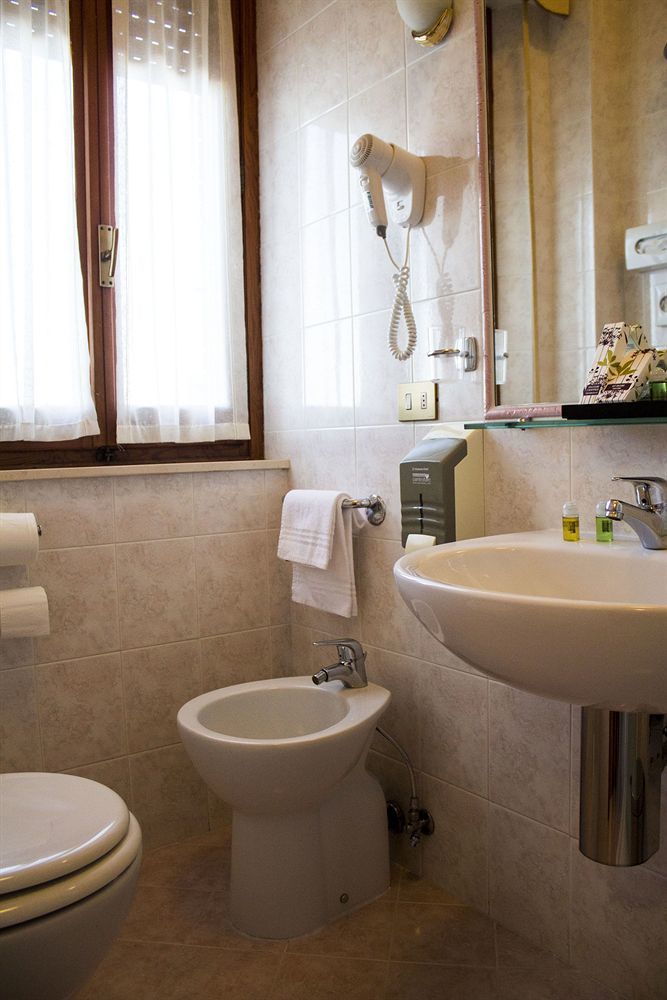 Hotel Ristorante Tre Stelle Sant'Albino Екстериор снимка